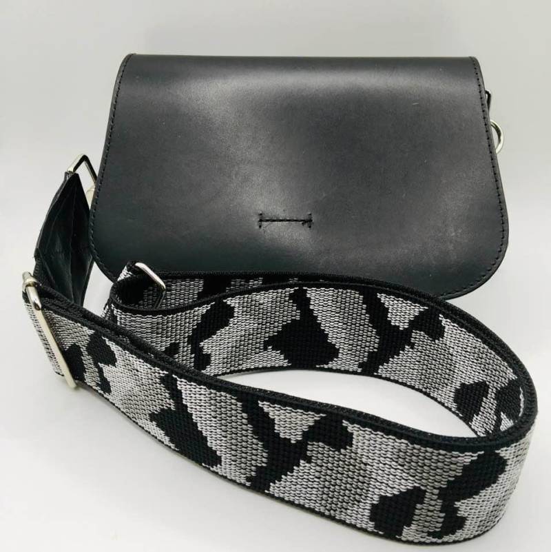 Schultergurt Taschengurt Wechselgurt Camouflage Military 50 Mm Verstellbar Grau Mit Hochwertigen Silbernen Karabiner Und Lederapplikation Schultergurt Taschengurt Wechselgurt Camouflage Military 50 Mm Verstellbar Grau Mit Hochwertigen Silbernen Karabiner Und Lederapplikation von ElmiraBerlin