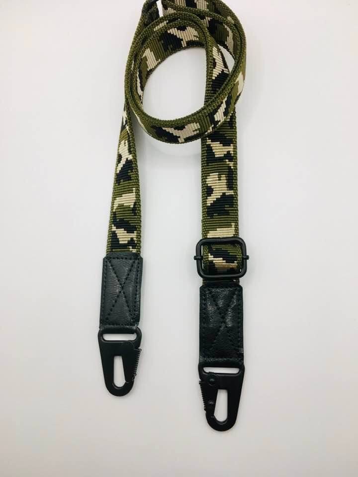 Schultergurt Taschengurt Wechselgurt Camouflage Milllitary-style 2, 5 cm Breit Mit Hochwertigen Matt-Schwarzen Karabiner Und Lederapplikation von ElmiraBerlin