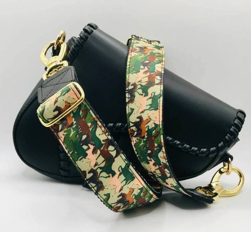 Schultergurt Taschengurt Wechselgurt Pferde Camouflage Olive 40 Mm Verstellbar Breit Hochwertigen Goldenen Karabiner Und Lederapplikation Schultergurt Taschengurt Wechselgurt Pferde Camouflage Olive 40 Mm Verstellbar Breit Hochwertigen Goldenen Karabiner Und Lederapplikation von ElmiraBerlin