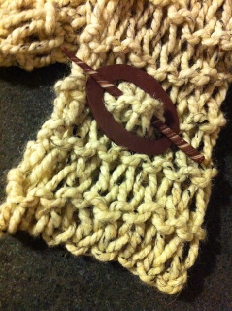 Schal-Ring Mit Stick, Geschnitzten Braun Marmorierte von ElokintCreations