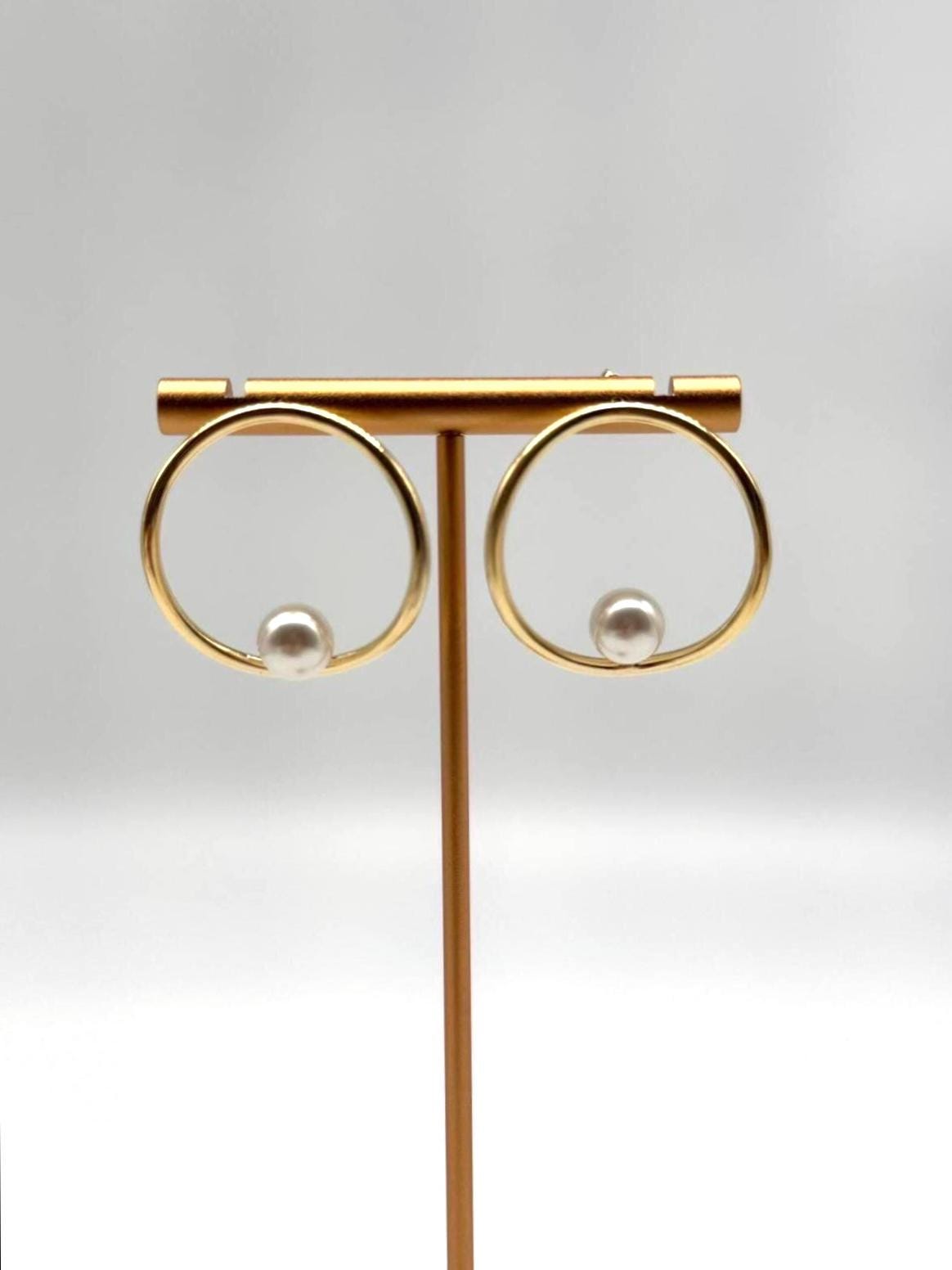 18K Gold-Plated 925 Sterling Silver Earrings - Round Pearl Earrings, Minimalist Design, Elegant Stud For Women 18K Gold-Plated 925 Sterling Silver Earrings - Round Pearl Earrings, Minimalist Design, Elegant Stud For Women von EloureJewelry