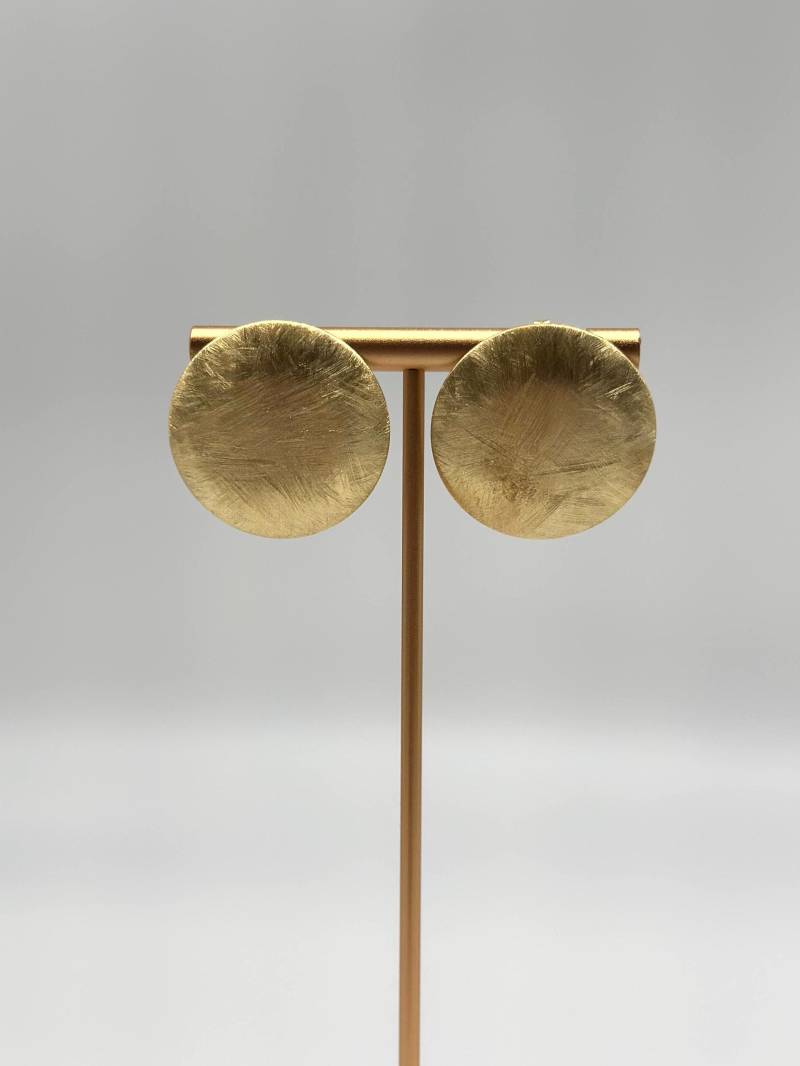 Large Round Statement Earrings - 925 Silver, 18K Gold-Plated, Matte von EloureJewelry