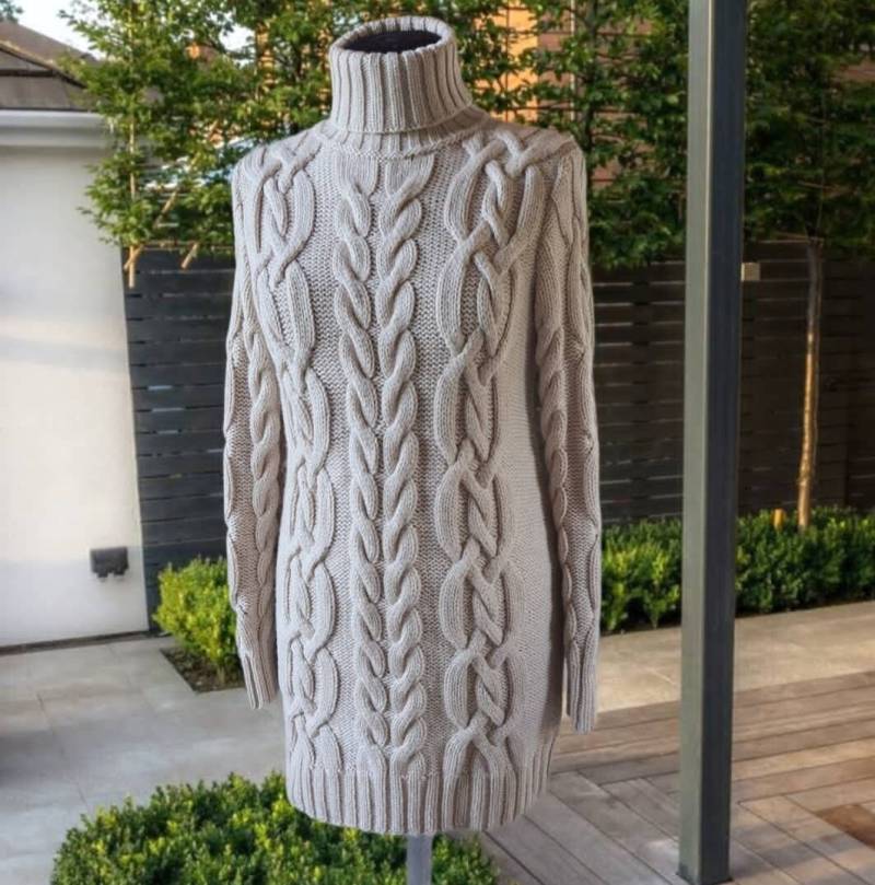 Rollkragenpulloverkleid Mit Zopfmuster - Gemütlicher Handgefertigter Pullover Herbst-Winter-Damenpullover Gestricktes Pulloverkleid Aus Merinowolle von ElsanteAtelier