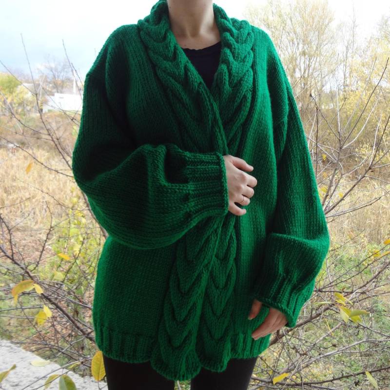 Tolle Handgefertigte Strickjacke. Warme, Kuschelige, Grob Gestrickte Grüne Strickjacke Für Damen von ElsanteAtelier