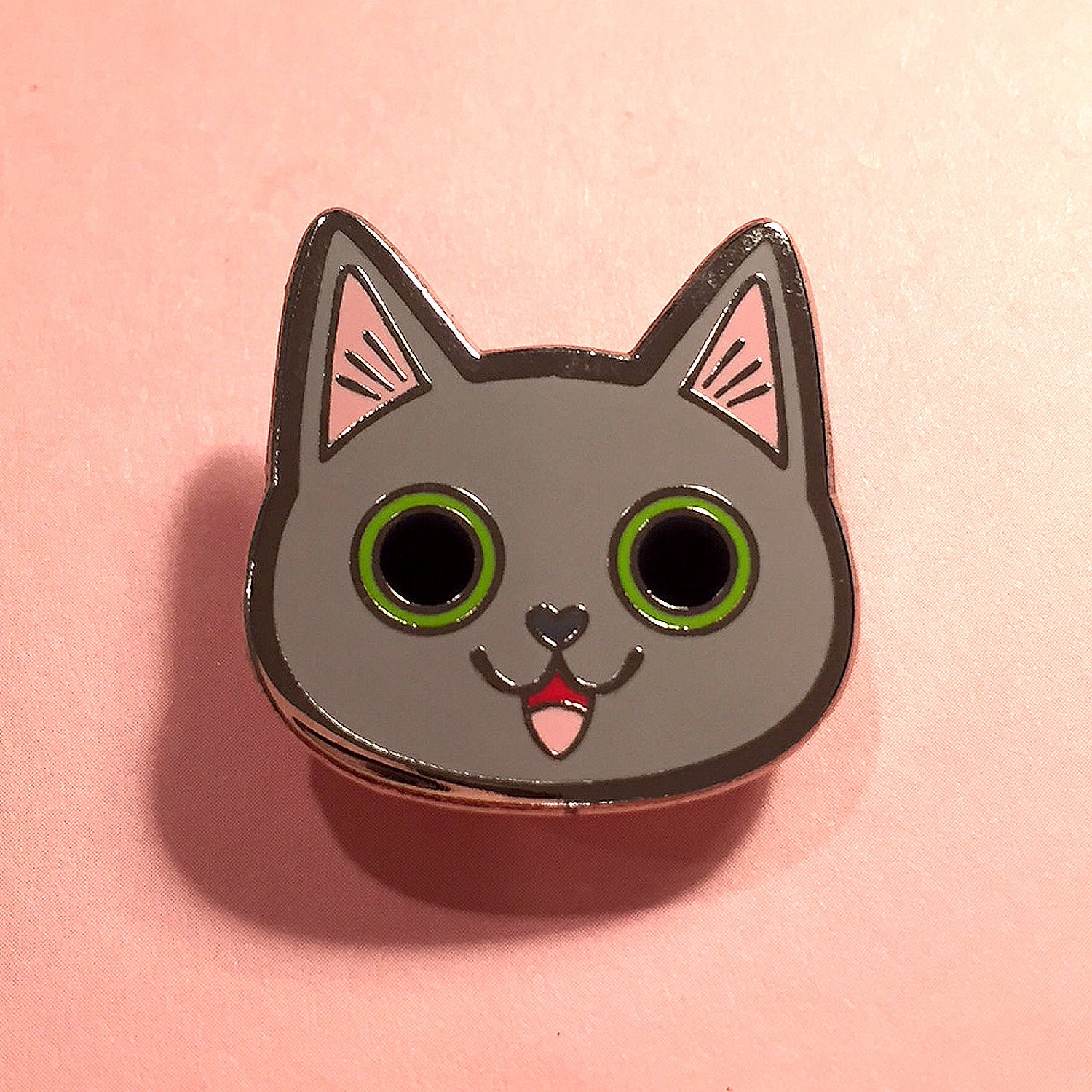 Graue Katze Emaille Pin von Elsasketch