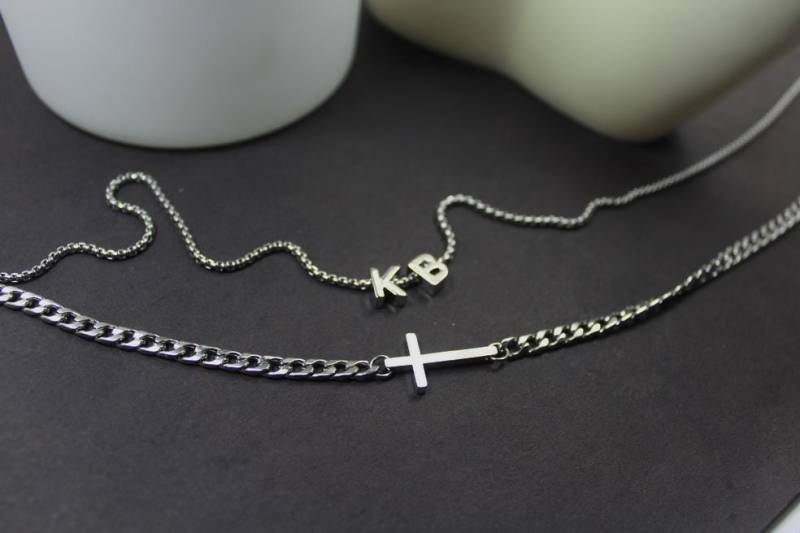 2 Stränge Halskette. Personalisierte Zwei Initialen Layered Kreuz Schmuck. . Benutzerdefinierte Schmuck .taufe Halskette, Christliche Geschenke von ElseCreation