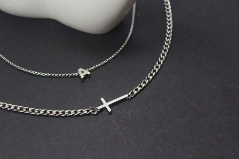 Personalisiertes Kreuz Halsketten Set 2. Seitlich Kreuz. .benutzerdefinierte Initial Halskette, Silber Schmuck, Personalisierte Männer Geschenk Personalisiertes Kreuz Halsketten Set 2. Seitlich Kreuz. .benutzerdefinierte Initial Halskette, Silber Schmuck, Personalisierte Männer Geschenk von ElseCreation