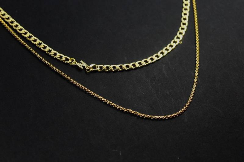 Seitlich Gold Initial Halskette Für Ihn. Handgefertigter Buchstaben Schmuck Im Layering Style. Seine Erste Mann Geschenk. Freund Geburtstagsgeschenk Seitlich Gold Initial Halskette Für Ihn. Handgefertigter Buchstaben Schmuck Im Layering Style. Seine Erste Mann Geschenk. Freund Geburtstagsgeschenk von ElseCreation