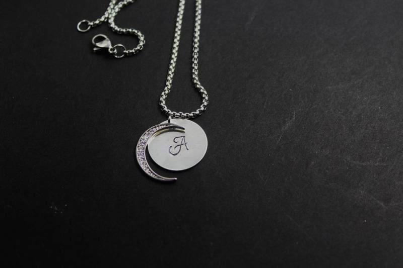 Unsex Schmuck Geschenk. Benutzerdefinierte Cz Mond Halskette. Personalisierte Sparking Moon, Männer & Frauen Erste von ElseCreation