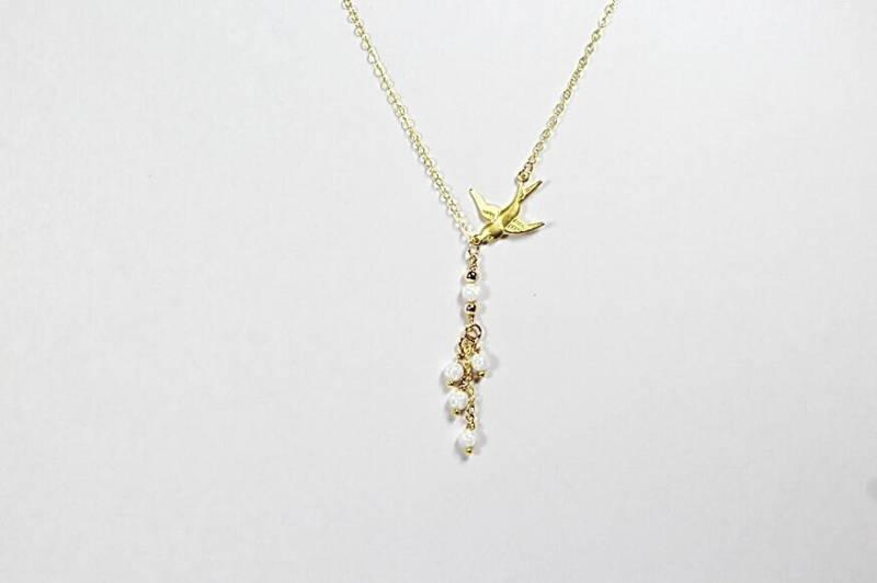 Brautparty-Schmuckgeschenk. Opal-Lariat-Y-Halskette. Zaumschmuck. Friedensvogel-Charm. Feueropal-Kugel. Heiliger Geist-Schmuck von ElseDesigns