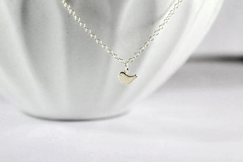 Halskette Mit Mini Vogel Kleiner Schmuck Roségold. Winziges Rosegoldenes Vogelarmband. Geschenkideen Kleine Vogelcharme .halskette Für Her.simple von ElseDesigns