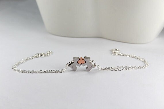 Haustier Schmuck, Zwei Hunde Armband, Begleiter, Initialen Hundeliebhaber Welpen Armband Passende Armbänder, Gedenkstätte von ElseDesigns