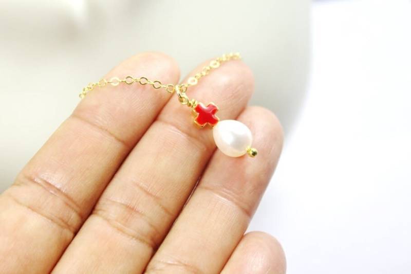 Kreuz Perle Halskette.tränentropfen Schmuck, Emaille Halskette Für Brautjungfer Graduierung Geschenke, Förderung Geschenke.christliches von ElseDesigns