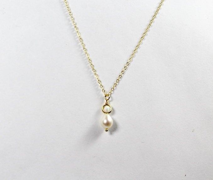 Opal Perlenkette. Träne Perle Schmuck, Feueropal Ball. Brautjungfer Gift.opal Hochzeit Necklace.mother Täglichen Frauen Schmuck von ElseDesigns