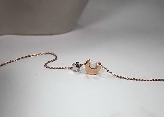 Opal-Sonnenkette. Sonne-Mond-stern-Schmuck. Roségoldener Mond.weiße Opalkugel, Geschenk Für Kleine Schwester.kinder. Roségoldschmuck von ElseDesigns