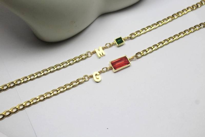 Geschenkideen Geburtstag. Geburtsstein Mit Initial Halskette. Buchstaben Schmuck. Lehrer Geschenke. Kutschen Personalisierte Halskette Initial von ElseJewelry