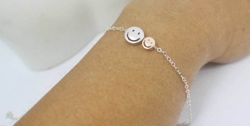 Lächeln Sie Gesicht Armband, Neue Mama Geschenk. Mutter-Tochter-Schmuck. Smiley-Gesicht-Armband, Glückliches Gesicht, Lächeln, Brautjungfer Armband von ElseJewelry