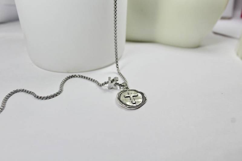 Personalisierte Initial Halskette, Unisex Damen/Herren Wachs Siegel Kreuz Anhänger, Patenkind Geschenk, Religiöser Schmuck 23 von ElseJewelry