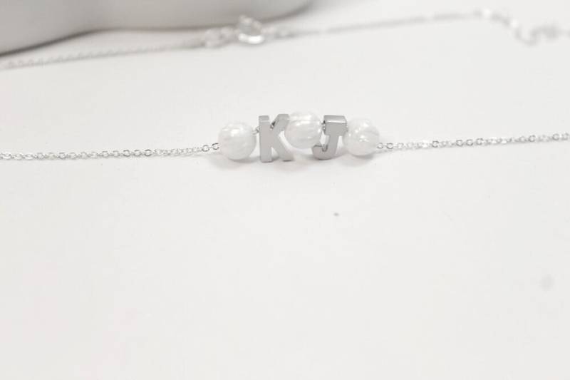 Zwei Initialen Mit Opal-Halskette. Buchstaben-Opal-Schmuck., Valentinstagsgeschenk Für Sie. 4 Mm Oder 6 Große Opalkugel von ElseJewelry