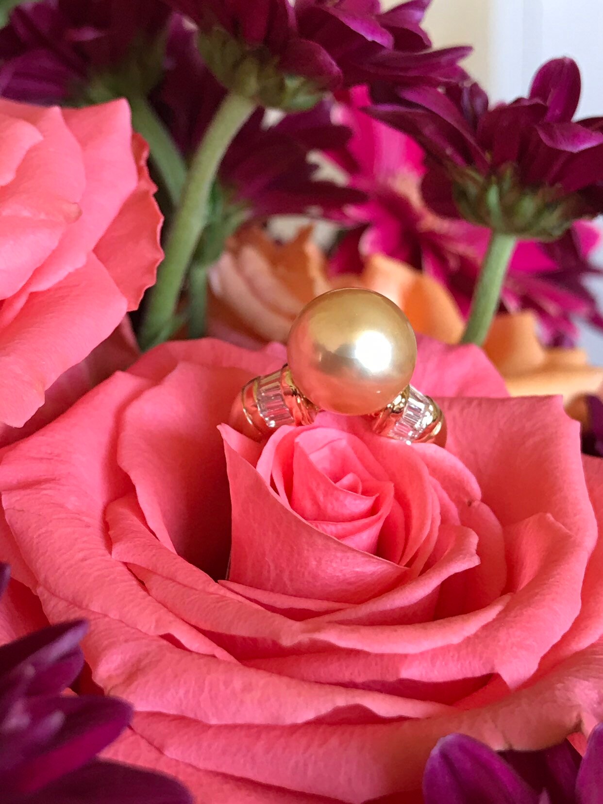 Goldene Südseeperle Ring Mit Baguette Diamanten Vs/Vvs Fg Goldene Südseeperle Ring Mit Baguette Diamanten Vs/Vvs Fg von ElseaDiamonds