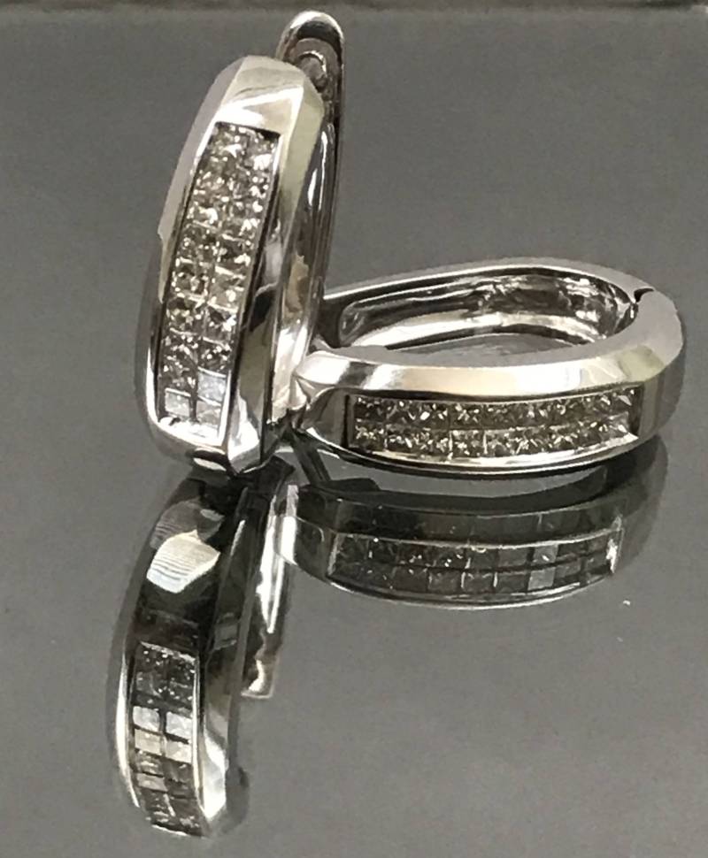 Unsichtbare Set Prinzessin Schnitt Natural Diamond Umarmt Creolen Unsichtbare Set Prinzessin Schnitt Natural Diamond Umarmt Creolen von ElseaDiamonds