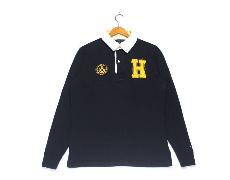 Vintage Tommy Hilfiger Polos Mit Batch Pullover Sweatshirt von ElsewhereVintageShop