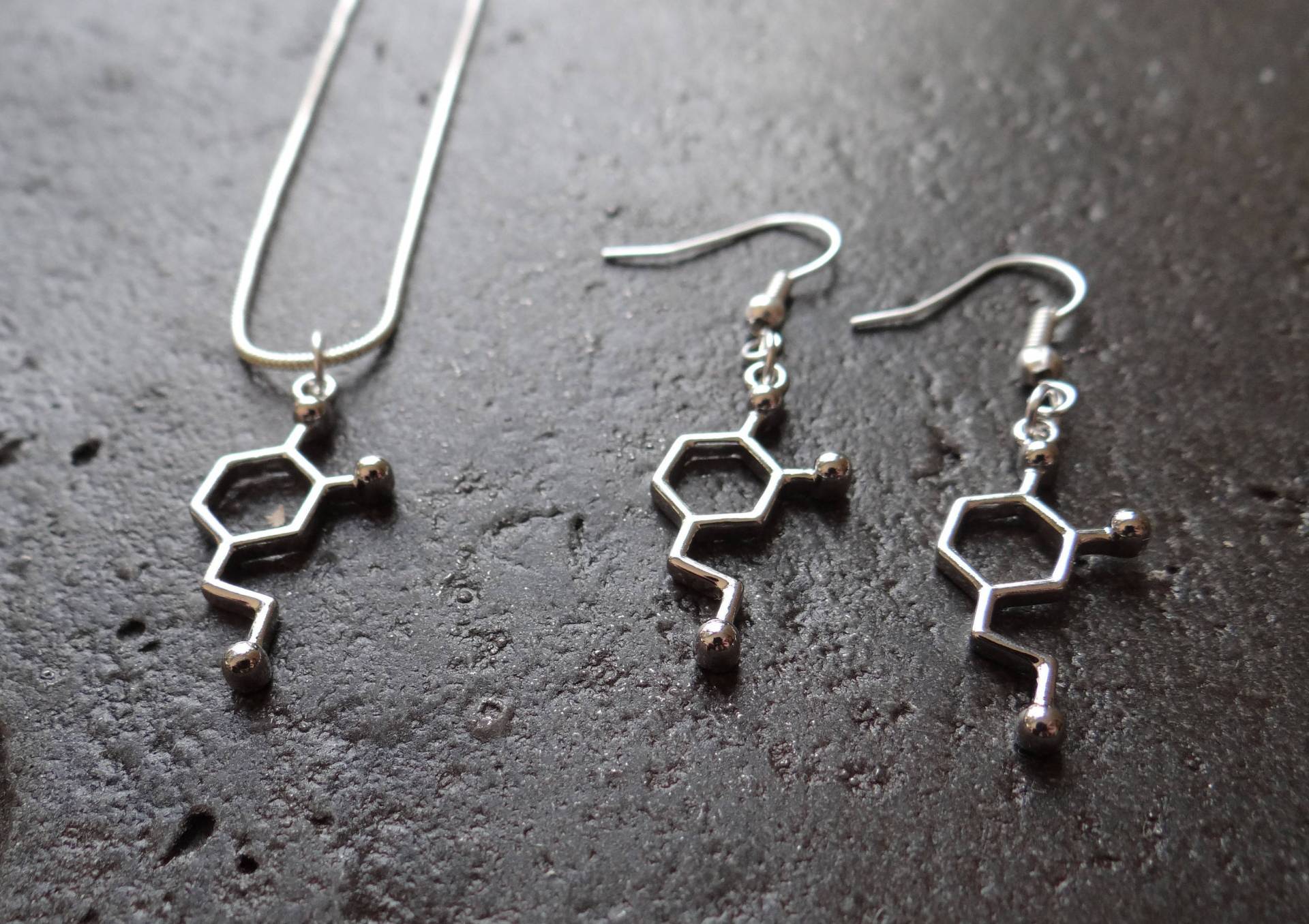 Dopamin Halskette Und Ohrringe // Wissenschaftler Geschenkset Neurotransmitter Molekülschmuck Dopamin Halskette Und Ohrringe // Wissenschaftler Geschenkset Neurotransmitter Molekülschmuck von ElsieAliceJewellery