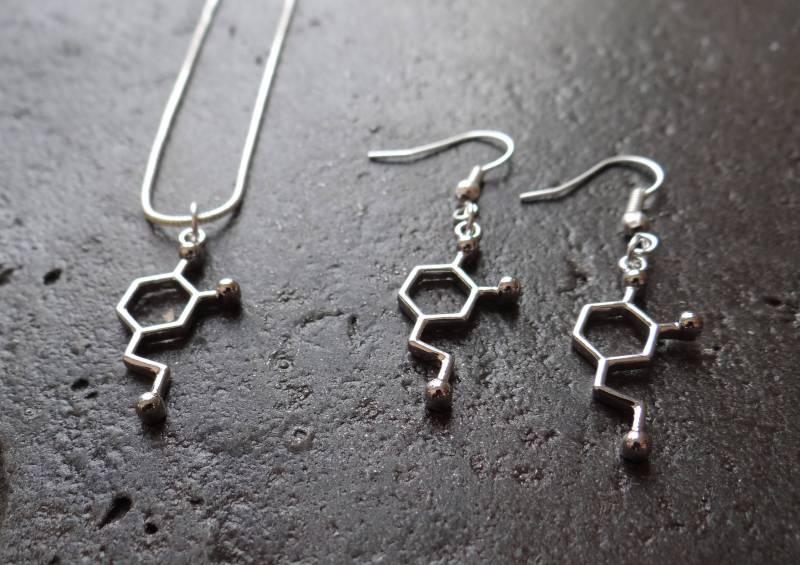 Dopamin Halskette Und Ohrringe // Wissenschaftler Geschenkset Neurotransmitter Molekülschmuck Dopamin Halskette Und Ohrringe // Wissenschaftler Geschenkset Neurotransmitter Molekülschmuck von ElsieAliceJewellery