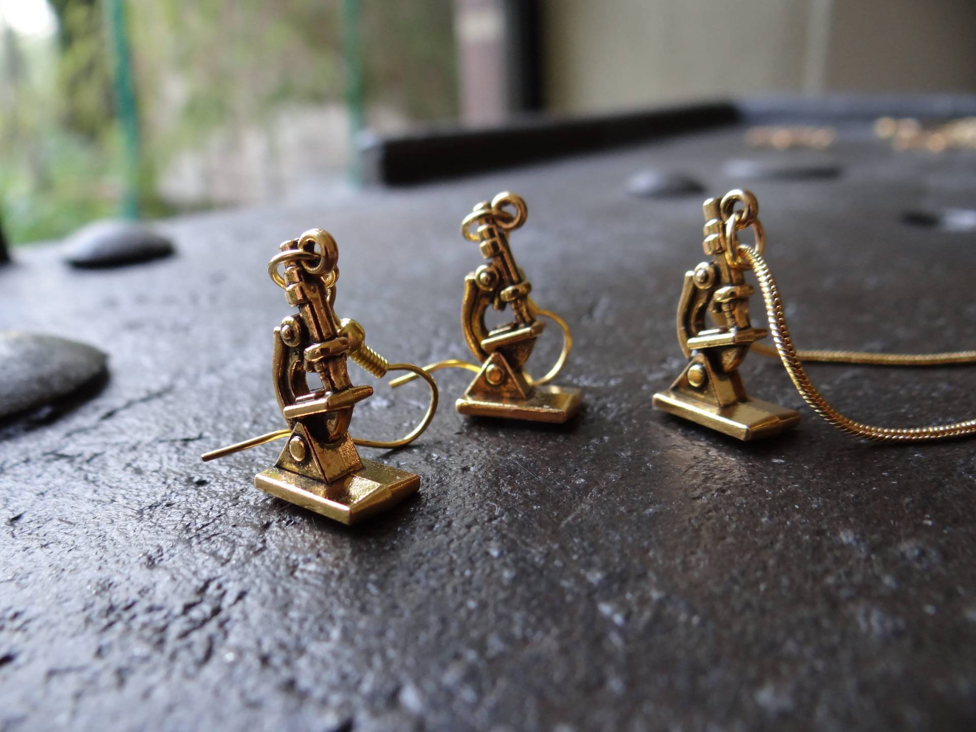 Mikroskop Halskette Und Ohrringe // Biologie Geschenkset Geschenk Für Wissenschaftler Silber Oder Gold Mikroskop Halskette Und Ohrringe // Biologie Geschenkset Geschenk Für Wissenschaftler Silber Oder Gold von ElsieAliceJewellery