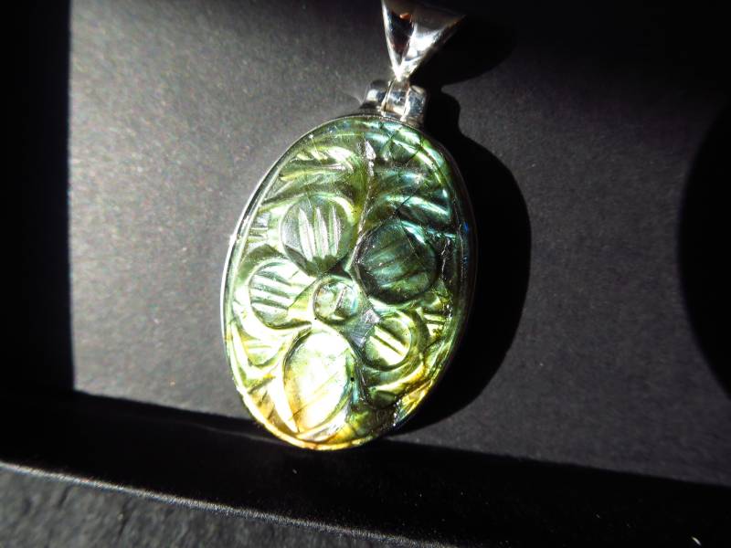 Labradorit Anhänger Silber Gravierter Blume Graviert Stein Cabochon Labradorit Anhänger Silber Gravierter Blume Graviert Stein Cabochon von ElstarDesign
