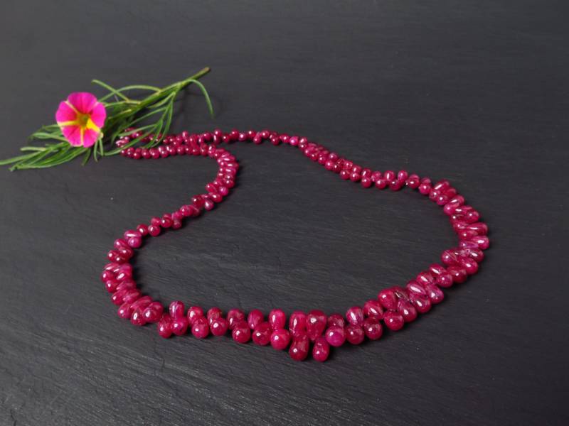 Rubin Tropfenkette Rot 56cm Natur Edelstein Gold Rubin Tropfenkette Rot 56cm Natur Edelstein Gold von ElstarDesign