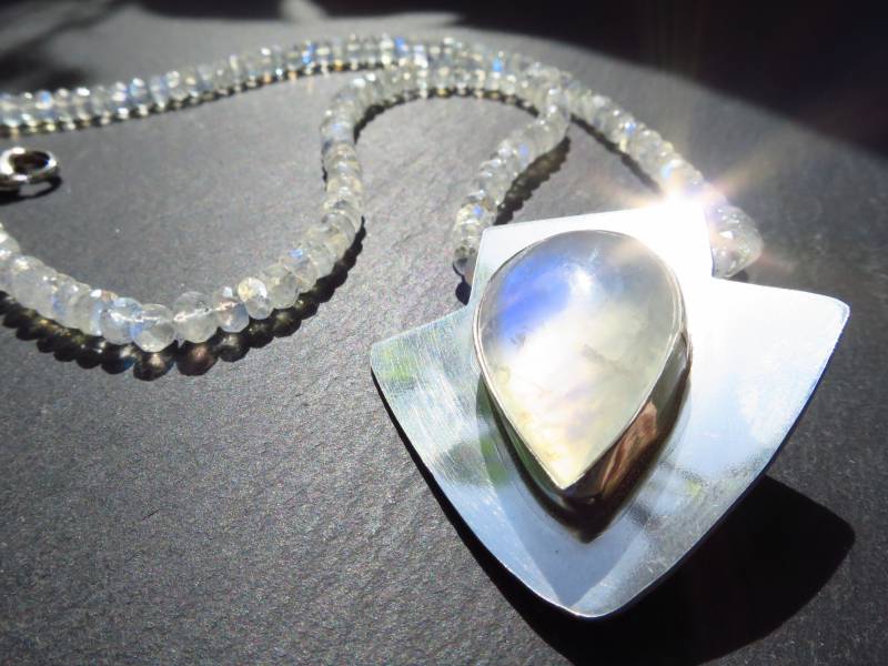 Mondstein Kette Silber Anhänger Regenbogen Collier Weißer Hochzeit Blaues Feuer Edelstein Cabochon von ElstarSunbird