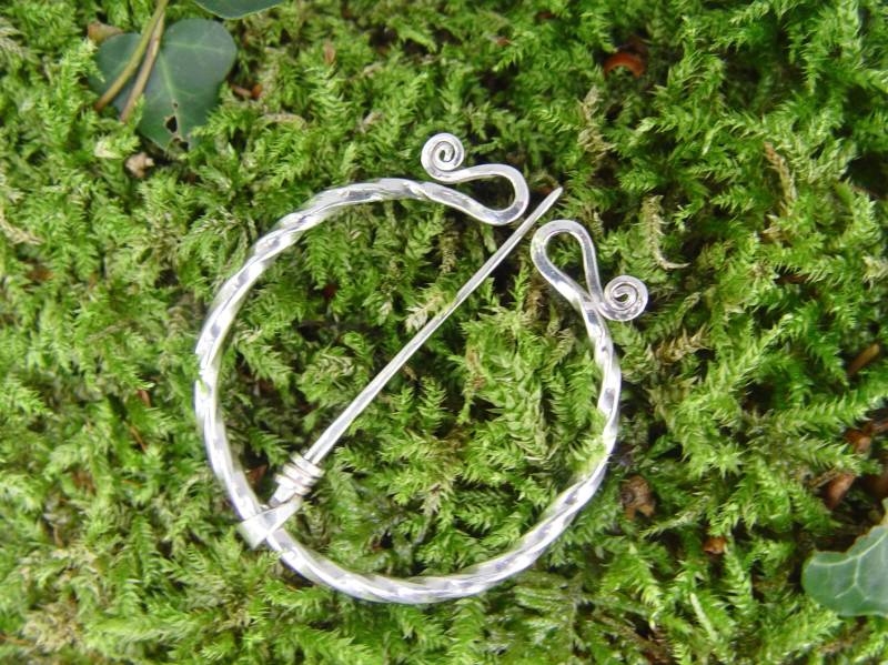 Omegafibel Aus Silber, Gross Omegafibel Aus Silber, Gross von Elsternwerk