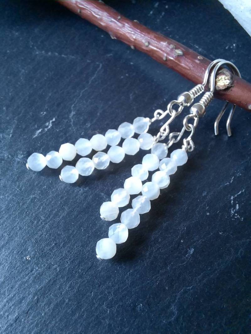 Mondstein-Ohrringe, Weißer Ohrschmuck, Edelsteinohrringe, Mondsteinschmuck, Zartes Schmuckstück von Elstertraum