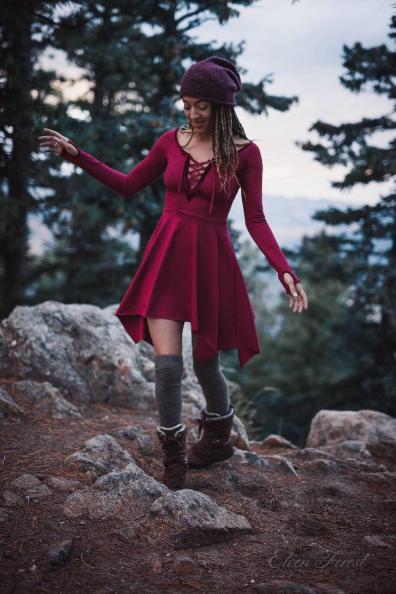 Samt-Schnür - Pixiekleid ~ Fit & Flare Pixie-Rock Lange Ärmel Und Daumenlöcher Winterkleid, Elfenwald Samt-Schnür - Pixiekleid ~ Fit & Flare Pixie-Rock Lange Ärmel Und Daumenlöcher Winterkleid, Elfenwald von ElvenForest