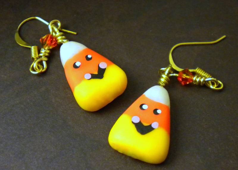 Happy Halloween Candy Corn Ohrringe | Baumeln Oder Post Happy Halloween Candy Corn Ohrringe | Baumeln Oder Post von ElvenStarClayworks