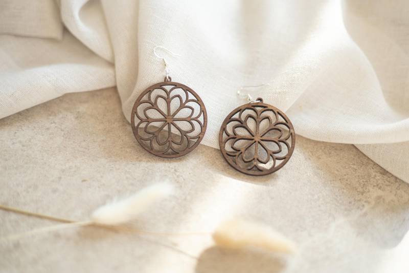 Mandala Rosaria - Oversize Mandala Holzohrringe | Boho Statement-Schmuck von ElyaraDesigns