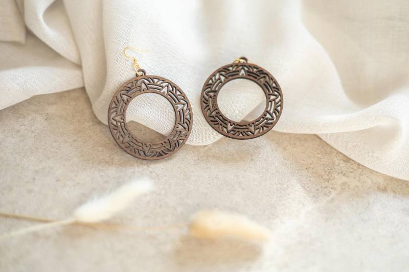 Mandala Sol - Oversize Mandala Holzohrringe | Boho Statement-Schmuck Mandala Sol - Oversize Mandala Holzohrringe | Boho Statement-Schmuck von ElyaraDesigns