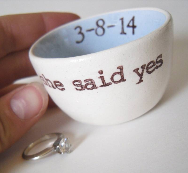 Custom Engagement Geschenk Idee Hochzeit Ring Kissen Tischdekoration Partei Begünstigt Brautjungfer Und Trauzeugen Geschenke Personalisierte Namen von ElyciaCamille