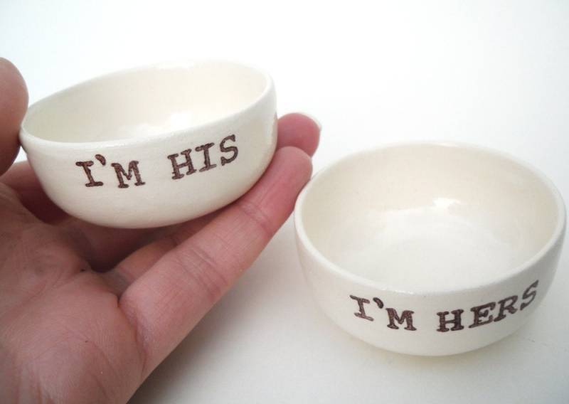 Hochzeitsgeschenk I'm Hers & I'm His Ringschalen Set Hochzeit Geschenkidee Ringkissen Handarbeit Sein Und Sies Geschenk Weiße Keramik Schale von ElyciaCamille