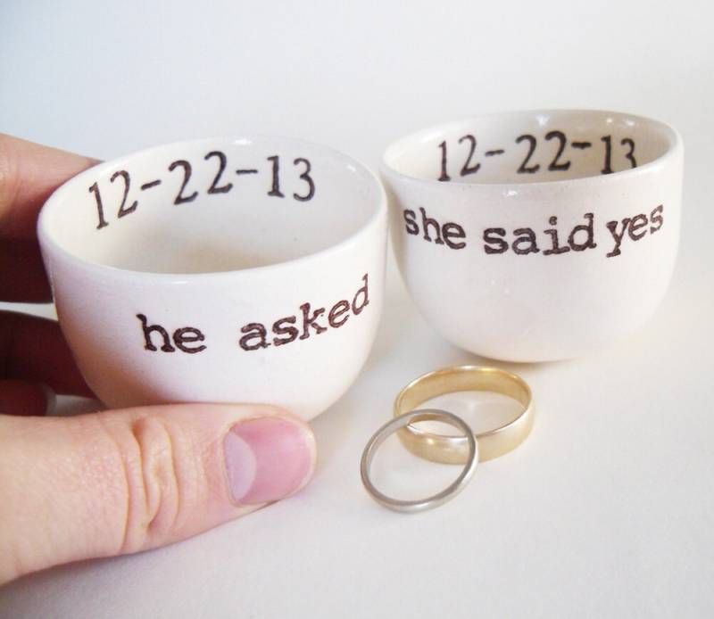 Personalisierte Engagement, Weihnachten Verlobungsgeschenk, Fragte Er, Sagte Sie Ja, Benutzerdefinierte Hochzeitsdatum, Personalisierte Ringschale von ElyciaCamille