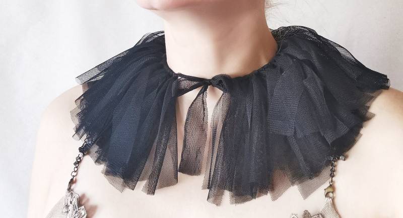 Schwarzer Tüll Kragen Tutu Umhang, Festival Kostüm Requisite von Elyseeart
