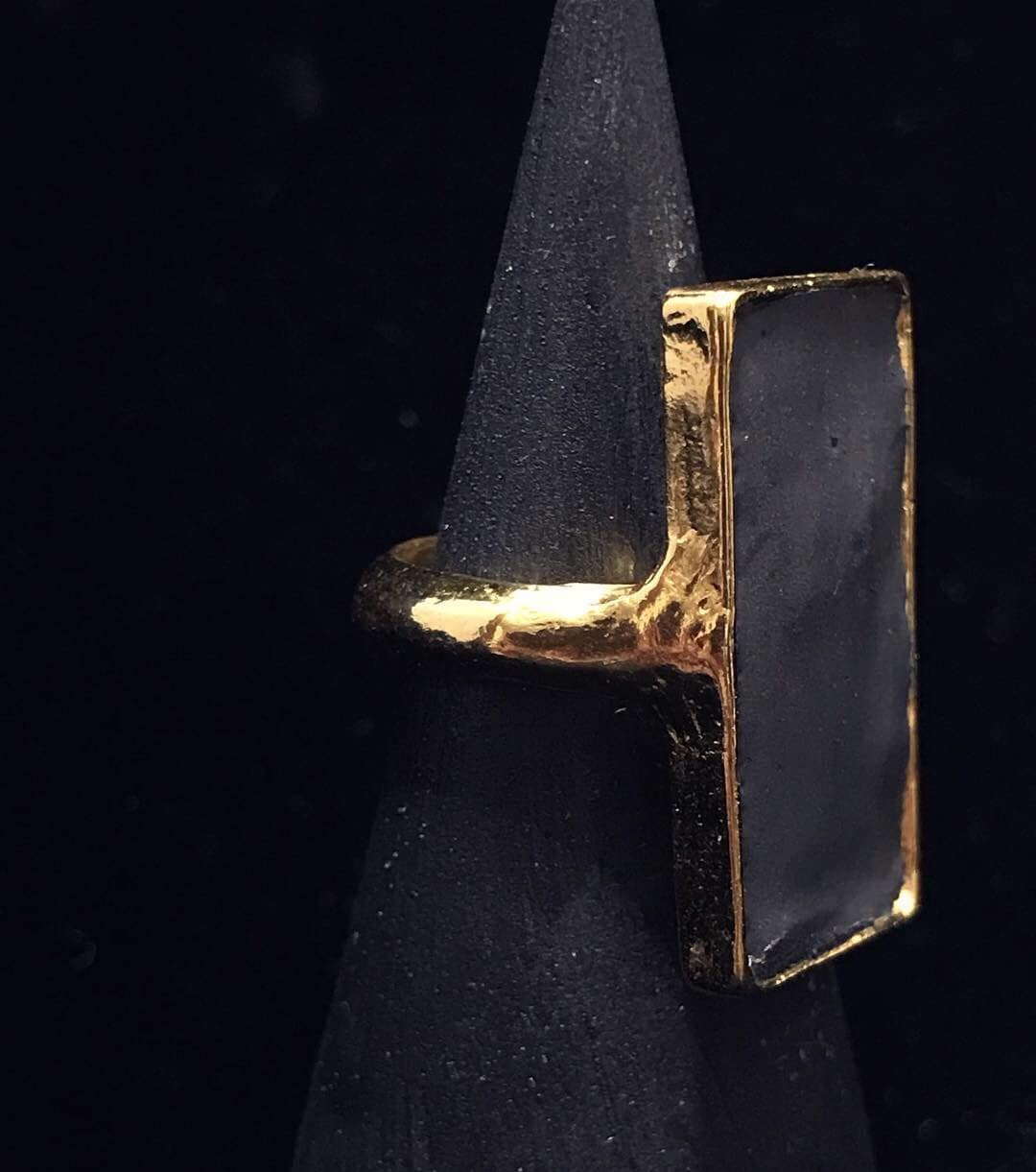 Matt Schwarz Gold Ring // Beton Schmuck Matt Schwarz Gold Ring // Beton Schmuck von ElysianBijoux