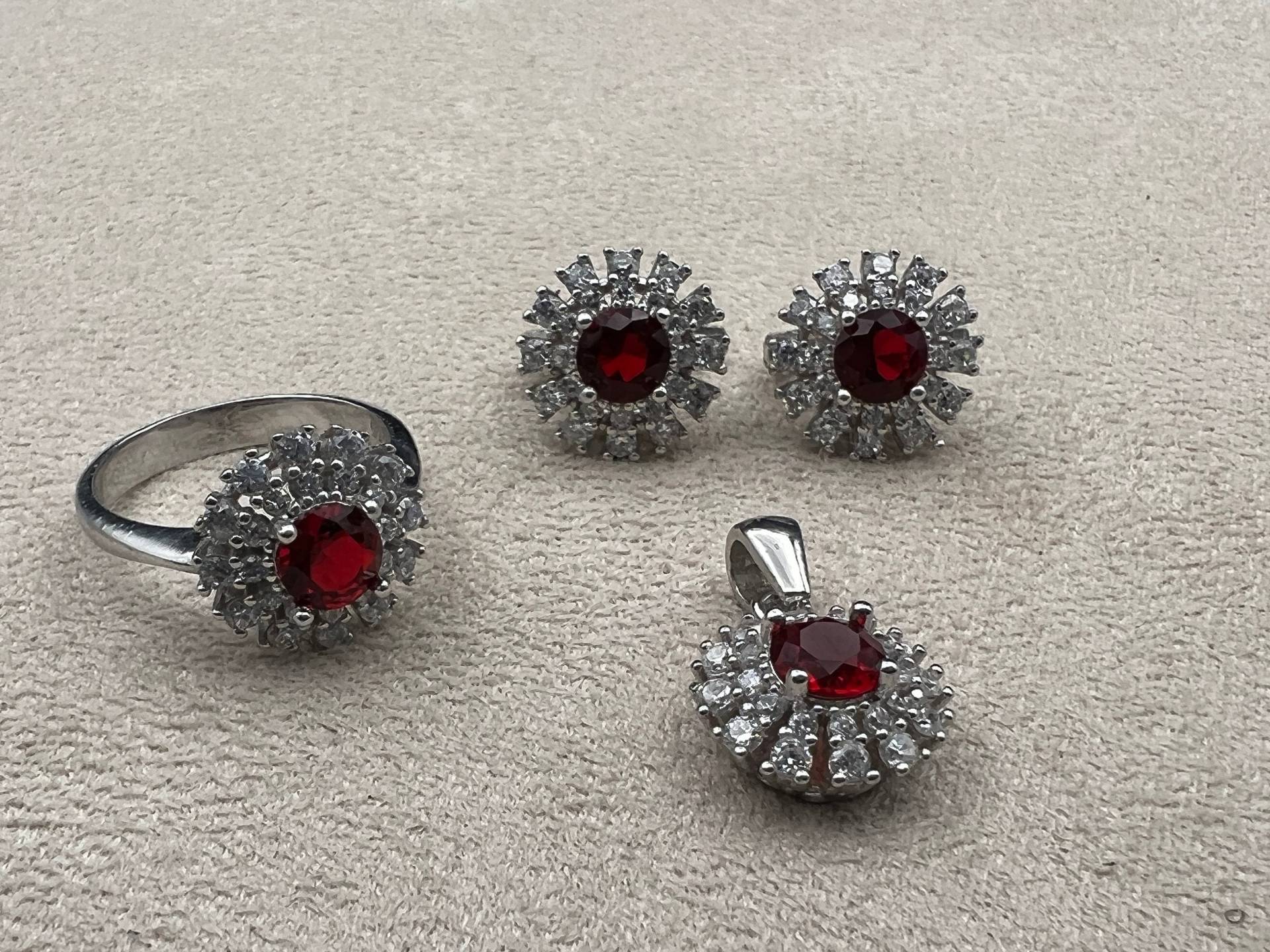 Damen Silber Set, Rote Zirkon Stein Halskette, Ring Und Ohrring 925 Sterling Silber, Gothic Vintage von ElzSilver