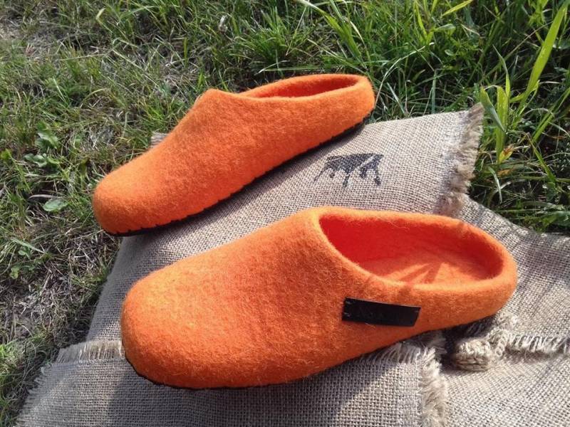 Damen Hausschuhe Gefilzte Wolle Handgefertigte Schuhe Mit Sohlen Geschenkidee Umweltfreundliche von ElzyWool