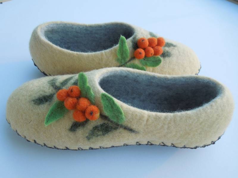 Damen Hausschuhe Mit Sohlen Gefilzte Bio-Wolle Frauen Haus Schuhe Gelb Verstopft Umweltfreundliche Geschenk Für Sie von ElzyWool