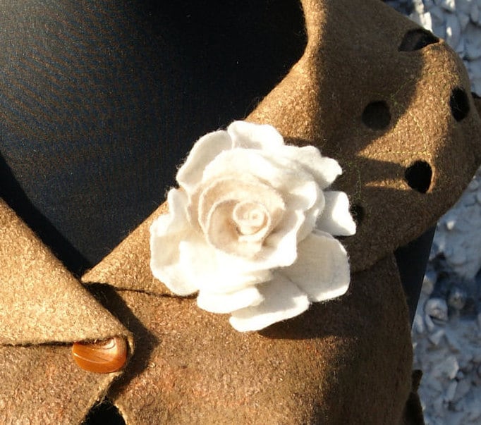 Gefilzte Blume, Handgefilzte Brosche, Wolle Schmuck Gefilzt Schöne Rose Blume Brosche von ElzyWool