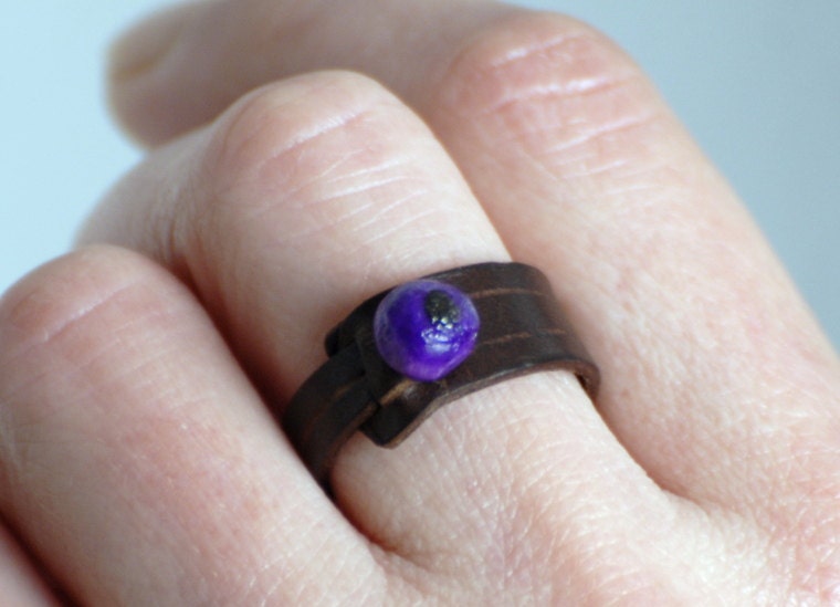 Anillo Sencillo De Cuerocon Aborio Madera Und Verschiedene Farben, Anillo Minimalista, Joyeria Cuero, Mujer, Regalos Ùnicos von EmCouros