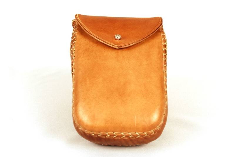Riñonera. Pequeño Bolso Cómodo Y Práctico Riñonera. Pequeño Bolso Cómodo Y Práctico von EmCouros