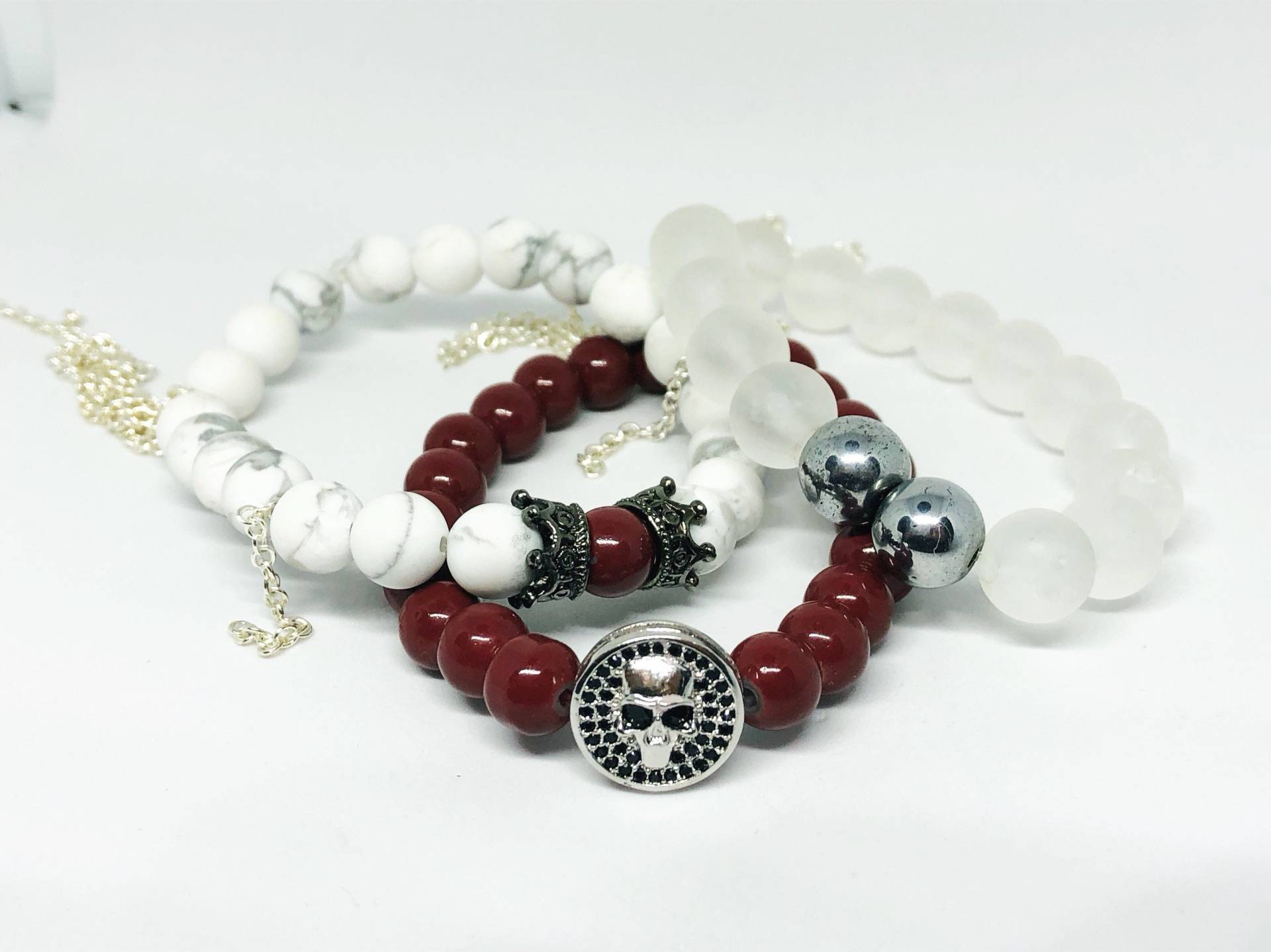 Womens Perlen Armbänder, Weiße Schädel Damenschmuck Krone, Krone Charm Armband, Spirituelle Damen Armband Womens Perlen Armbänder, Weiße Schädel Damenschmuck Krone, Krone Charm Armband, Spirituelle Damen Armband von EmaniWolf